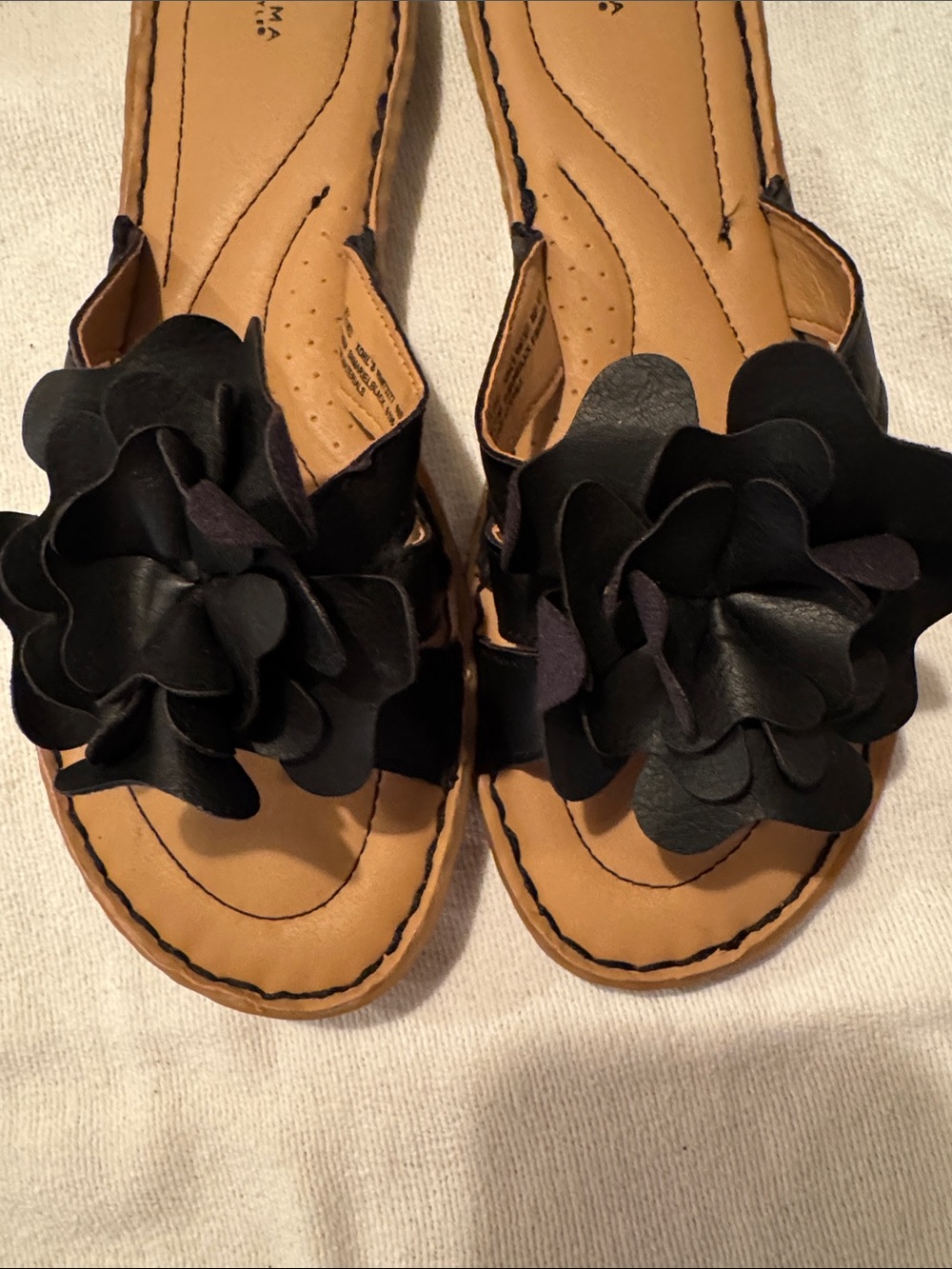 Sonoma Black Flower Appliqué Sandals - Size 8.5 - Picture 2 of 5